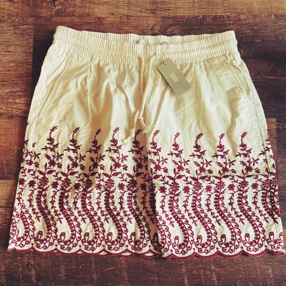 KITH Floral Eyelet Lewis Short • Sandrift Red• 2024 - Picture 3 of 7